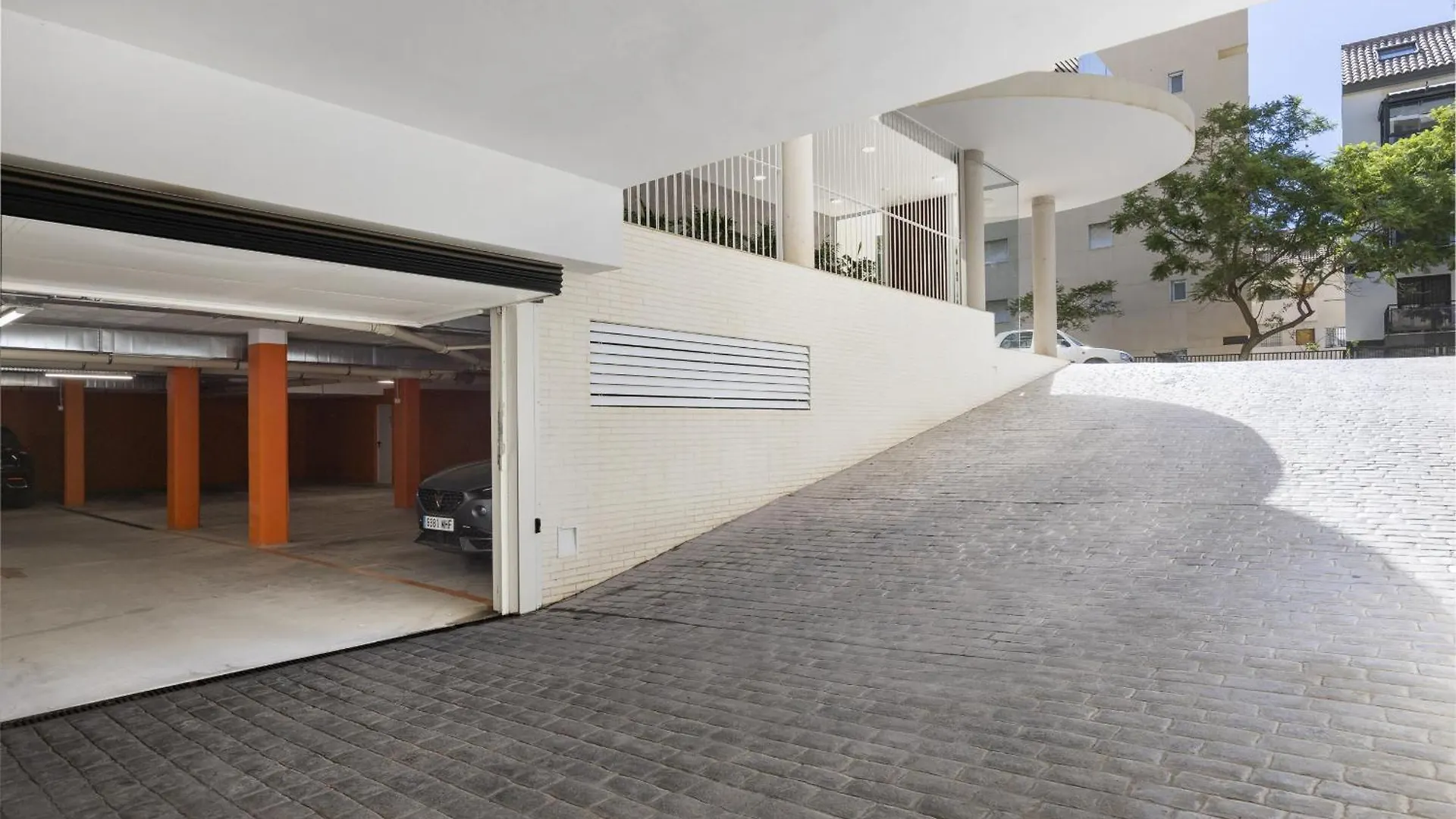 Stunning Seaside Apartment In Carvajal Beach Fuengirola
