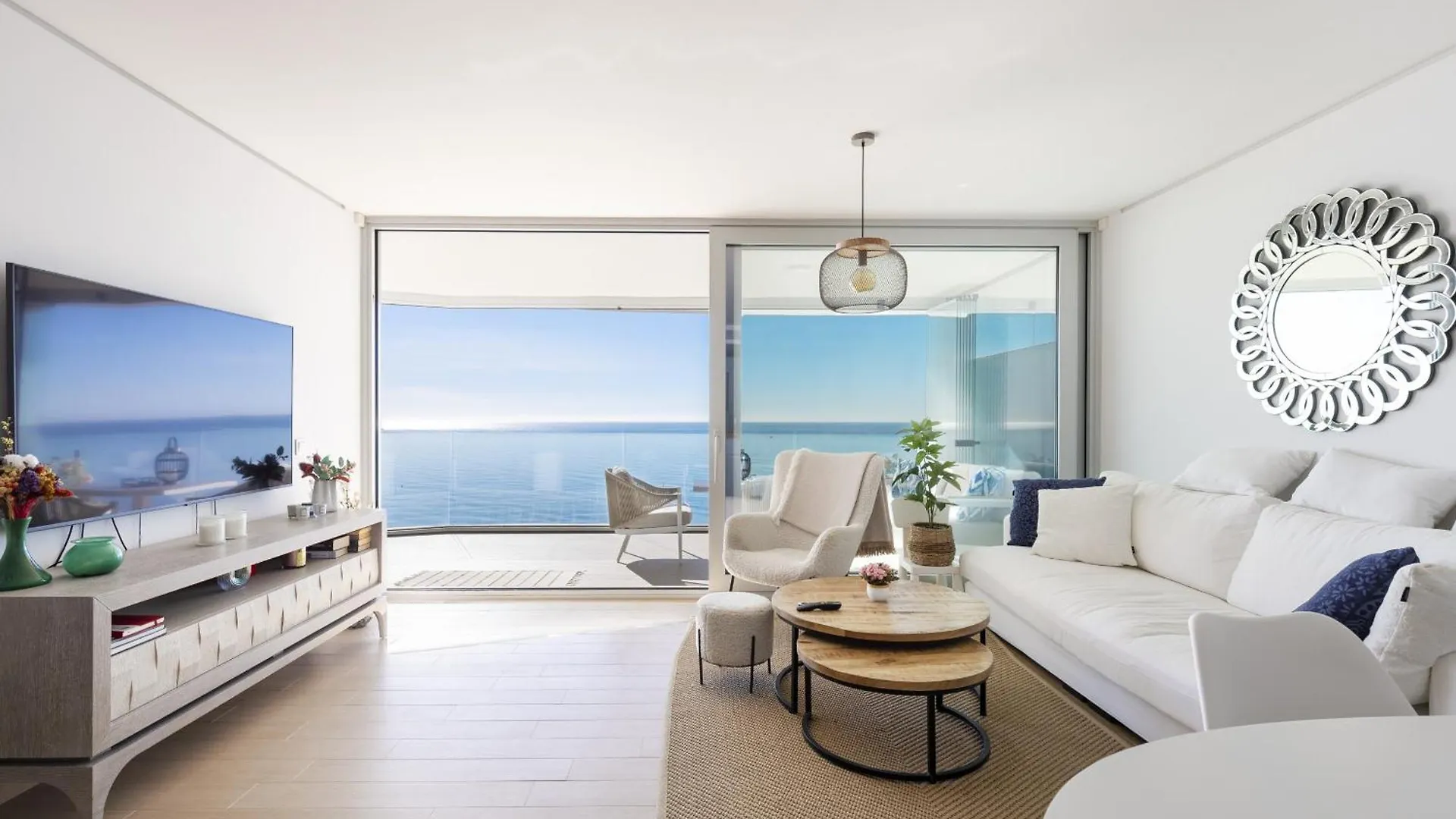 kontakty Stunning Seaside Apartment In Carvajal Beach