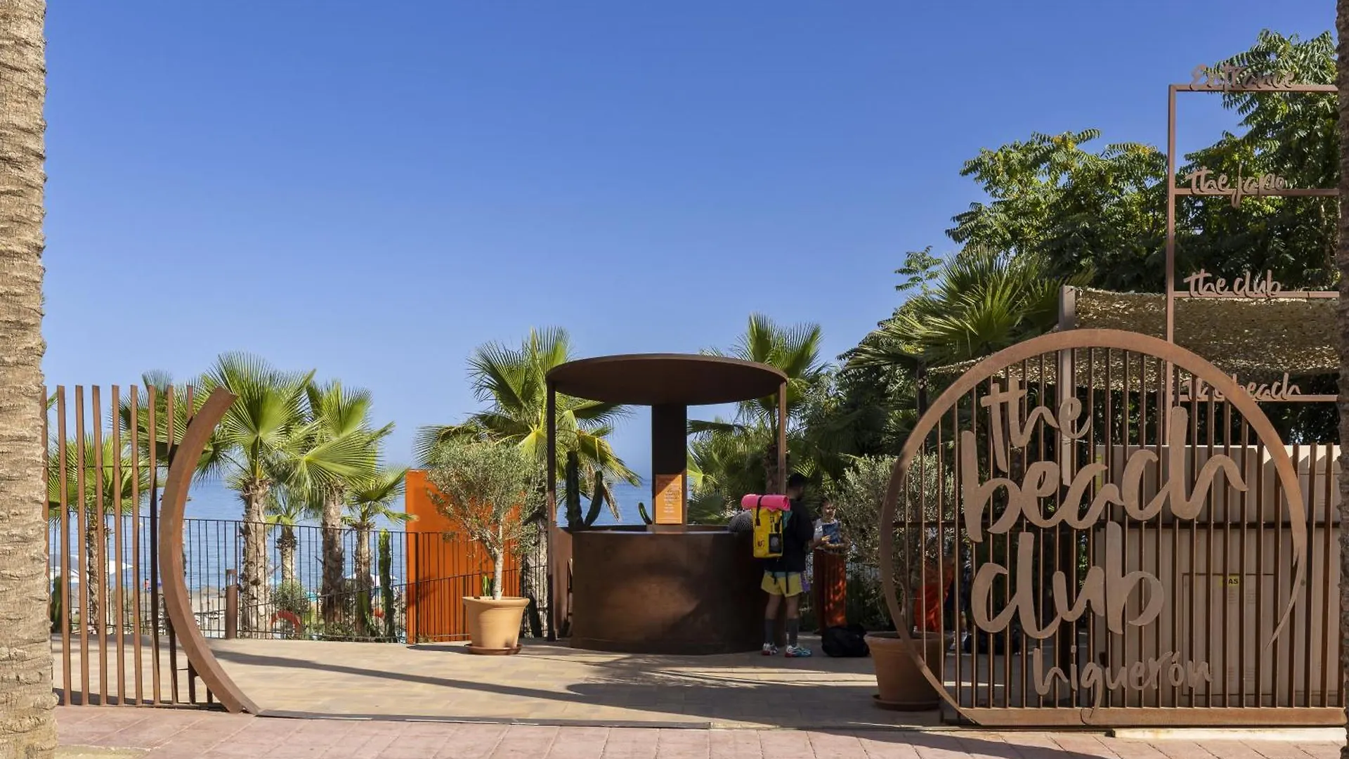 Stunning Seaside Apartment In Carvajal Beach Fuengirola Španělsko
