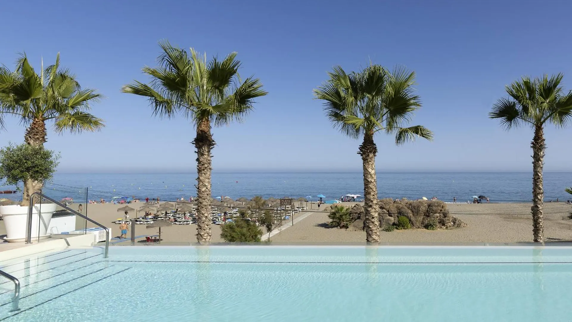 Stunning Seaside Apartment In Carvajal Beach Fuengirola Španělsko
