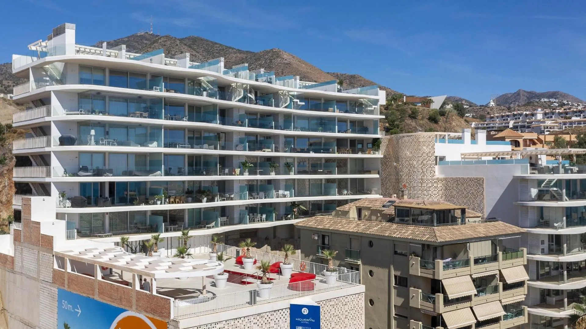 Stunning Seaside Apartment In Carvajal Beach فوينخيرولا إسبانيا