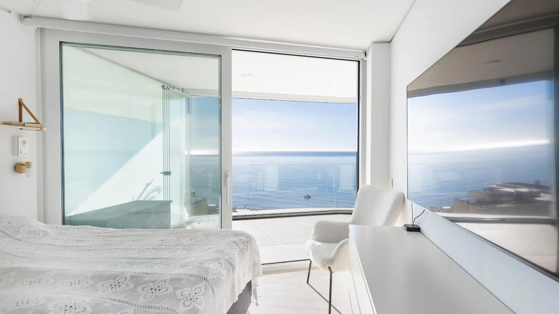Stunning Seaside Apartment In Carvajal Beach فوينخيرولا