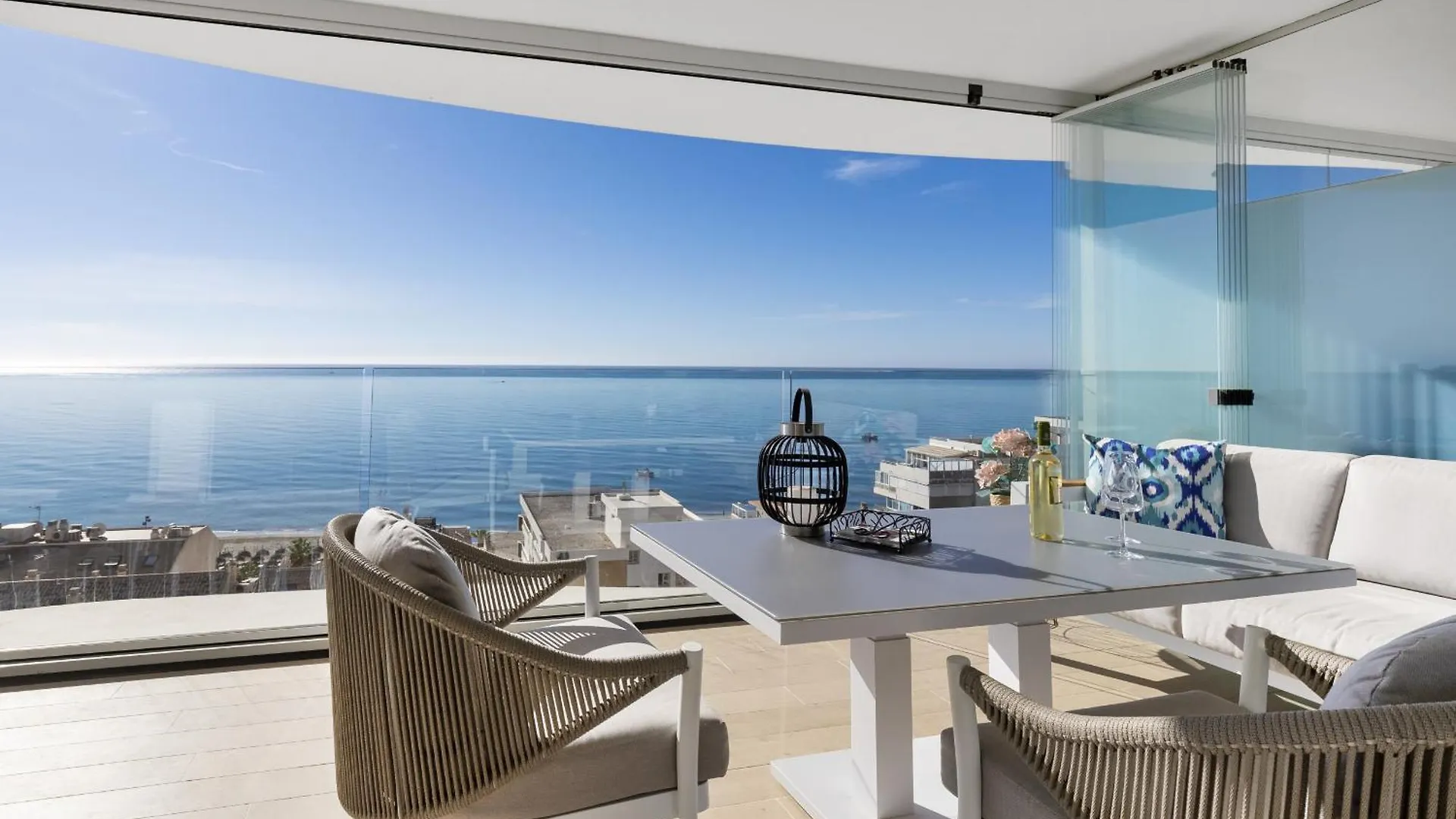 Stunning Seaside Apartment In Carvajal Beach Fuengirola