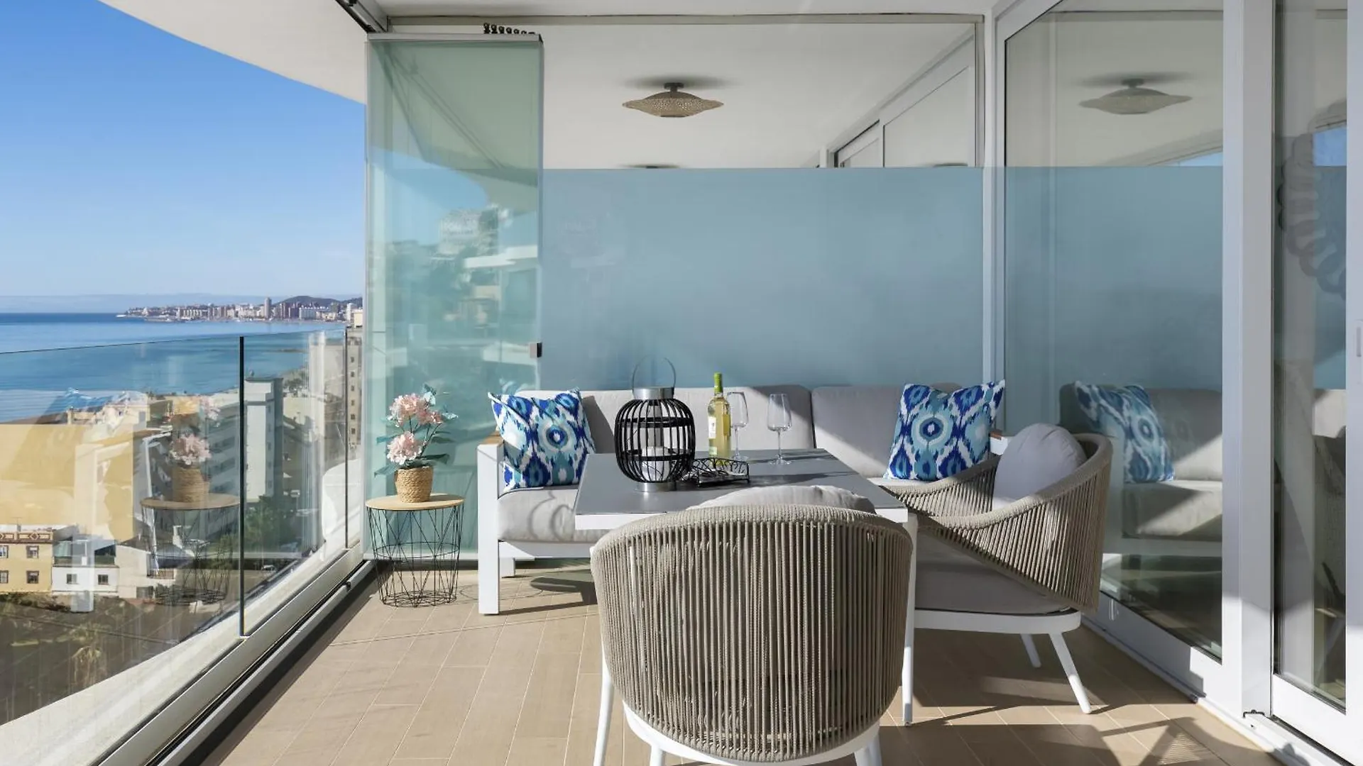 Stunning Seaside Apartment In Carvajal Beach Fuengirola