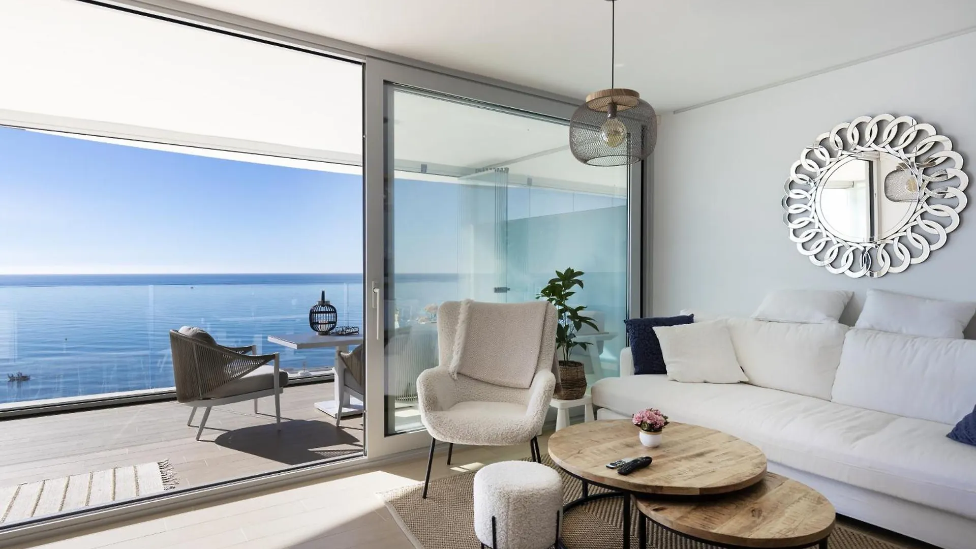 Stunning Seaside Apartment In Carvajal Beach Fuengirola