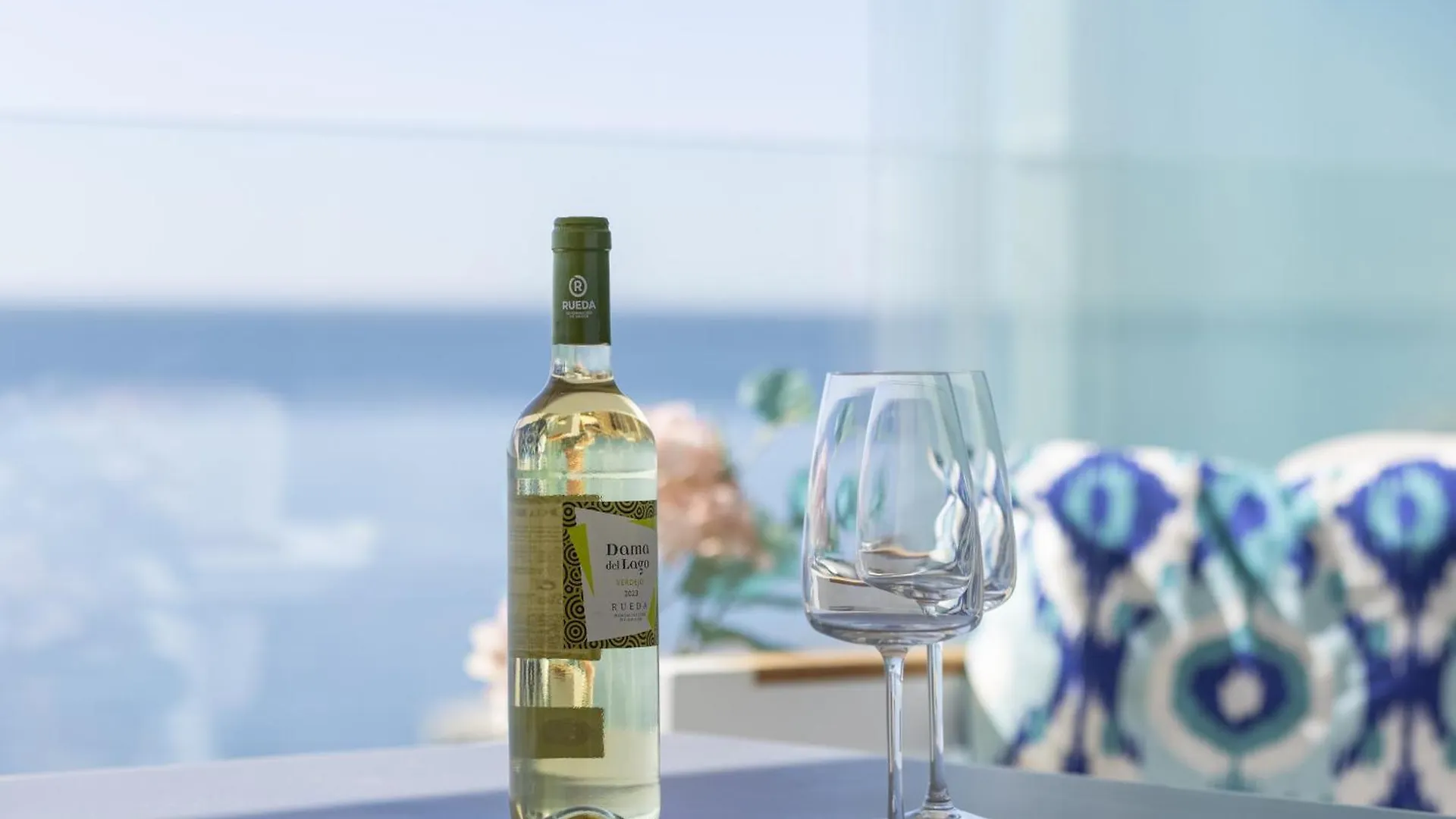Stunning Seaside Apartment In Carvajal Beach Fuengirola 0*,  Španělsko
